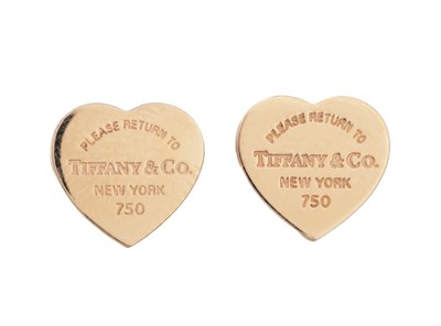 Lot 271 - A PAIR OF 18CT YELLOW GOLD TIFFANY & CO RETURN TO TIFFANY HEART TAG STUD EARRINGS