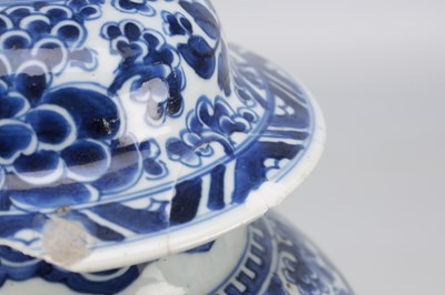 Lot 522 - A PAIR OF KANGXI PERIOD CHINESE BLUE AND WHITE BALUSTER VASES AND COVERS