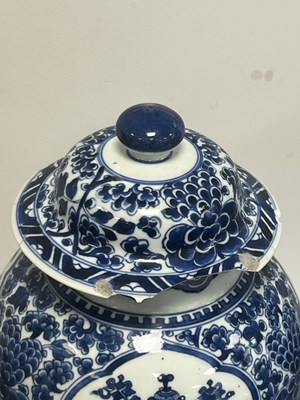 Lot 522 - A PAIR OF KANGXI PERIOD CHINESE BLUE AND WHITE BALUSTER VASES AND COVERS