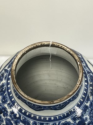 Lot 522 - A PAIR OF KANGXI PERIOD CHINESE BLUE AND WHITE BALUSTER VASES AND COVERS