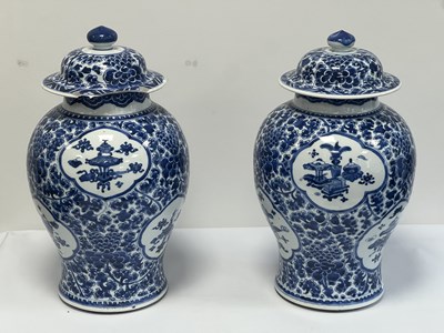 Lot 522 - A PAIR OF KANGXI PERIOD CHINESE BLUE AND WHITE BALUSTER VASES AND COVERS