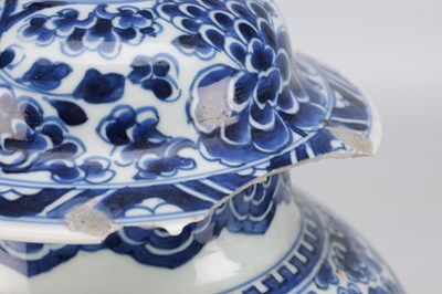 Lot 522 - A PAIR OF KANGXI PERIOD CHINESE BLUE AND WHITE BALUSTER VASES AND COVERS