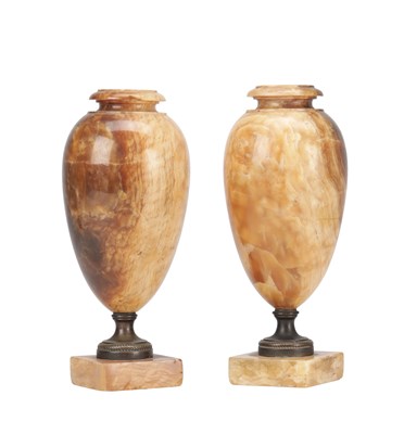 Lot 947 - A PAIR OF EARLY 19TH CENTURY REGENCY AGATE URNS