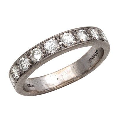 Lot 352 - AN 18CT WHITE GOLD AND DIAMOND ETERNITY RING