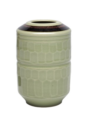 Lot 619 - TOM TURNER A STUDIO POTTERY VASE IN A CELADON CRACKLE GLAZE