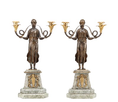 Lot 1046 - A PAIR OF REGENCY STYLE PATINATED AND GILT BRONZE FIGURAL CANDELABRA ON MARBLE BASES