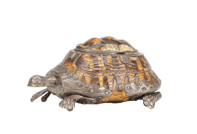 Lot 970 - AN 18TH CENTURY SILVER MOUNTED TORTOISESHELL TABLE SNUFF BOX