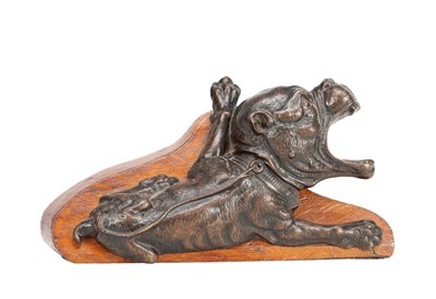 Lot 886 - A LATE 19TH CENTURY BOOTJACK MODELLED AS A BRONZE BULLDOG ON AN OAK BASE