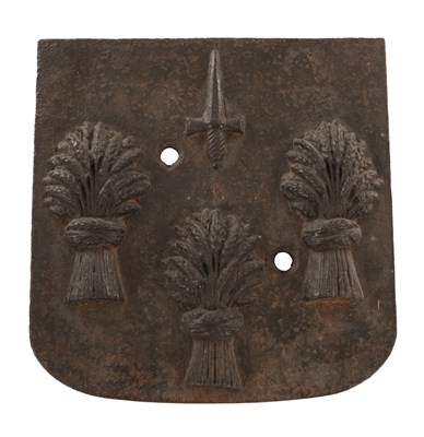 Lot 1071 - A CAST IRON ARMORIAL PLAQUE