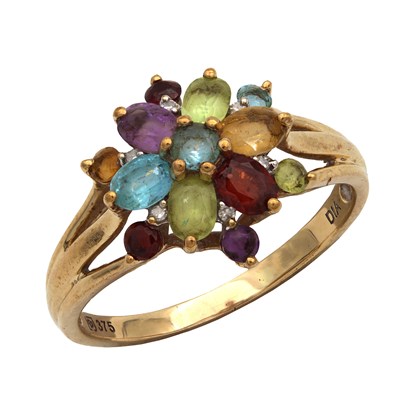 Lot 300 - A 9CT YELLOW GOLD MULTI GEMSTONE CLUSTER RING