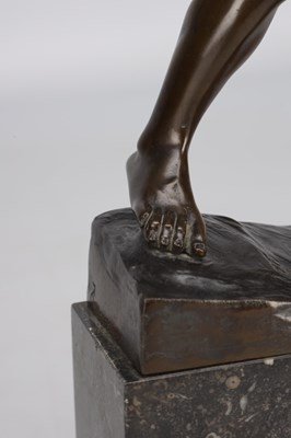 Lot A PATINATED BRONZE FIGURE OF A CLASSICAL ARCHER ON MARBLE BASE