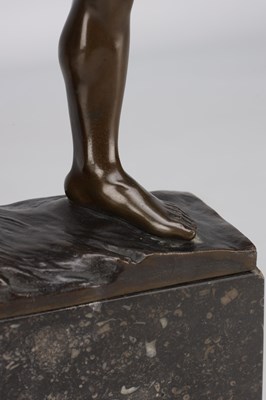 Lot A PATINATED BRONZE FIGURE OF A CLASSICAL ARCHER ON MARBLE BASE