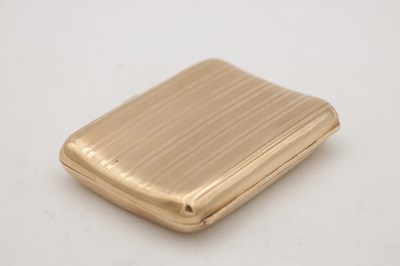 Lot 228 - A 1920S 9CT YELLOW GOLD CIGARETTE CASE