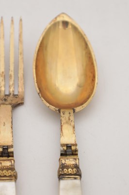 Lot 34 - A RARE PAIR OF 19TH CENTURY FRENCH SILVER GILT TRAVELLING SPOON AND FORK WITH MOTHER-OF-PEARL HANDLES