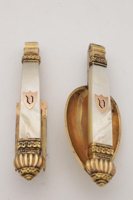 Lot 34 - A RARE PAIR OF 19TH CENTURY FRENCH SILVER GILT TRAVELLING SPOON AND FORK WITH MOTHER-OF-PEARL HANDLES