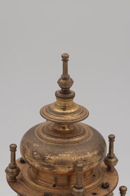 Lot 1218 - AN EARLY 17TH CENTURY GERMAN GILT BRASS QUARTER STRIKING VERGE TOWER CLOCK