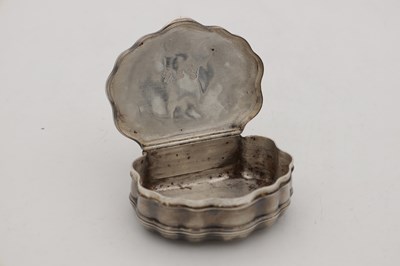 Lot 13 - AN 18TH CENTURY CONTINENTAL SILVER ENGRAVED SNUFF BOX