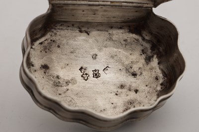 Lot 13 - AN 18TH CENTURY CONTINENTAL SILVER ENGRAVED SNUFF BOX