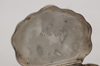 Lot 13 - AN 18TH CENTURY CONTINENTAL SILVER ENGRAVED SNUFF BOX