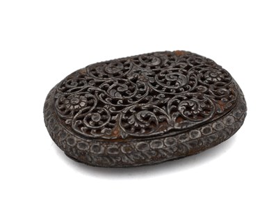 Lot 214 - AN 18TH CENTURY PIERCED AND CHASED STEEL SNUFF BOX