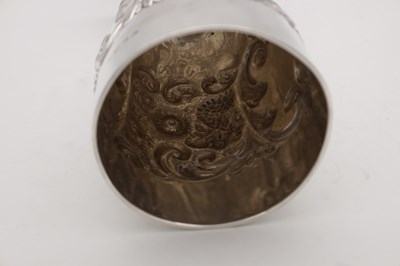 Lot 100 - A SILVER TROPHY CUP WITH REPOUSSE DECORATION
