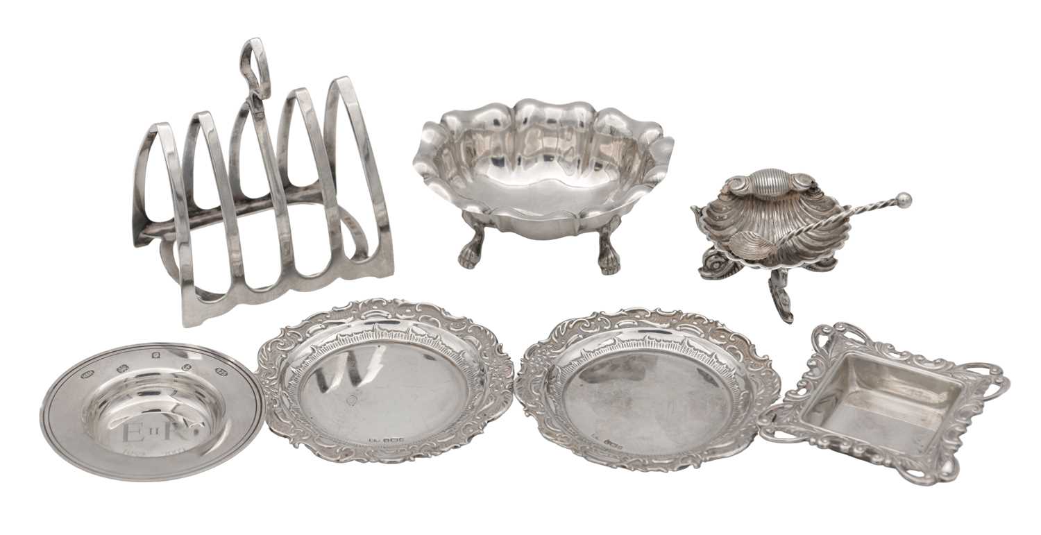Lot 116 - A COLLECTION OF SILVER ITEMS