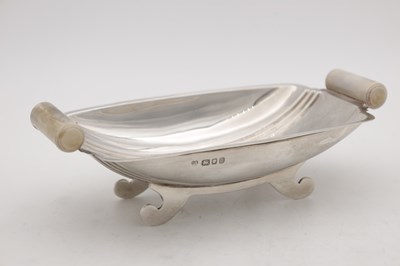 Lot 76 - AN ART DECO SILVER AND BAKELITE HANDLED DISH