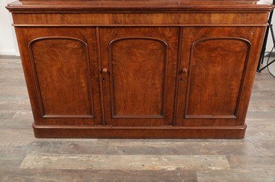 Lot 1504 - A 19TH CENTURY MAHOGANY LIBRARY BOOKCASE