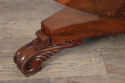 Lot 1601 - A WILLIAM IV FLAMED MAHOGANY CIRCULAR TABLE WITH A SEGMENTED FANNED TOP