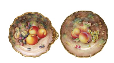 Lot 692 - TWO 20TH CENTURY ROYAL WORCESTER PORCELAIN FRUIT-PAINTED SCALLOPED DISH AND CABINET PLATE