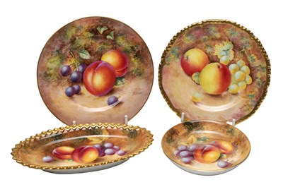 Lot 645 - FOUR 20TH CENTURY ROYAL WORCESTER PORCELAIN FRUIT-PAINTED PLATES AND DISHES