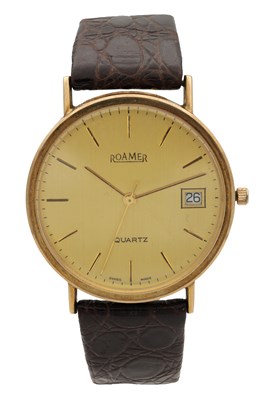 Lot 402 - A GENTLEMAN'S 9CT GOLD ROAMER QUARTZ WRIST WATCH