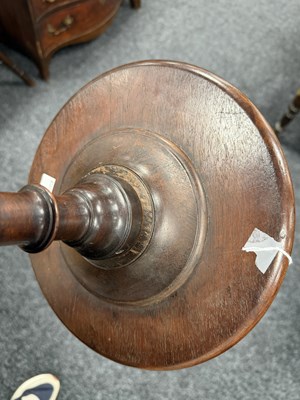 Lot 1685 - A FINE GEORGE III CARVED MAHOGANY KETTLE STAND
