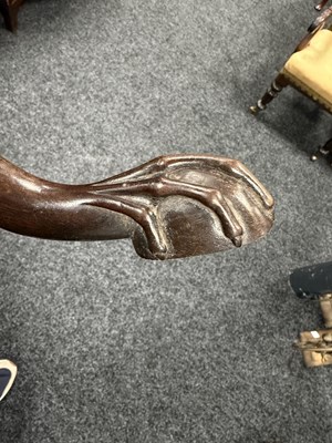 Lot 1685 - A FINE GEORGE III CARVED MAHOGANY KETTLE STAND