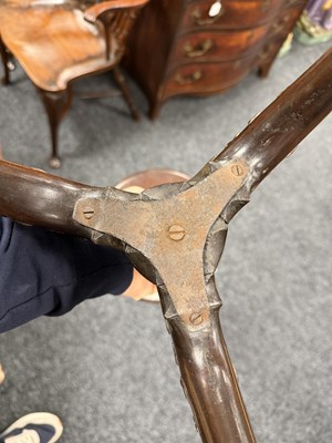 Lot 1685 - A FINE GEORGE III CARVED MAHOGANY KETTLE STAND