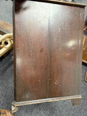 Lot 1569 - A GEORGE III MAHOGANY GENTLEMAN'S SERPENTINE FRONT DRESSING CHEST