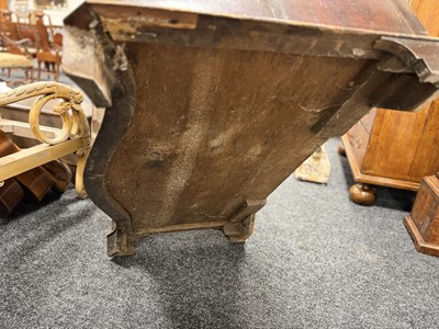 Lot 1569 - A GEORGE III MAHOGANY GENTLEMAN'S SERPENTINE FRONT DRESSING CHEST