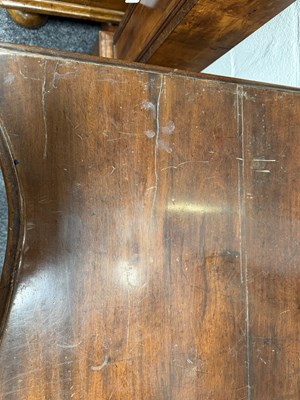 Lot 1569 - A GEORGE III MAHOGANY GENTLEMAN'S SERPENTINE FRONT DRESSING CHEST