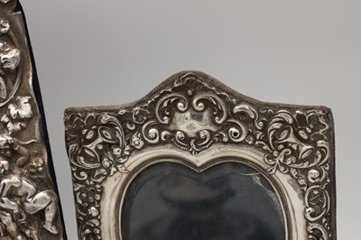 Lot 82 - A COLLECTION OF 20TH CENTURY ENGLISH SILVER ITEMS