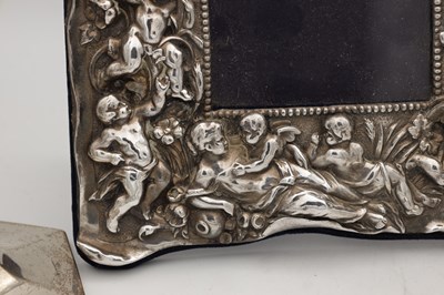 Lot 82 - A COLLECTION OF 20TH CENTURY ENGLISH SILVER ITEMS