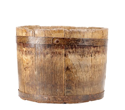Lot 1645 - AN 18TH CENTURY IRON BOUND OAK PEAT BUCKET