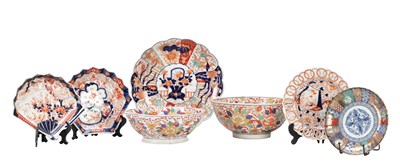 Lot 741 - A COLLECTION OF SEVEN PIECES OF JAPANESE IMARI PORCELAIN