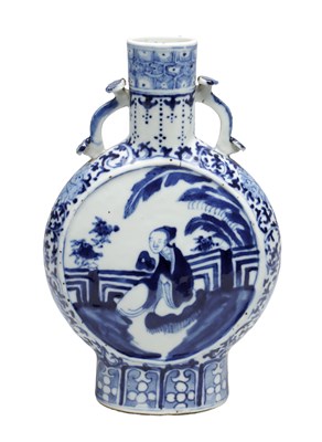 Lot 697 - A CHINESE QING DYNASTY BLUE AND WHITE PORCELAIN MOONFLASK
