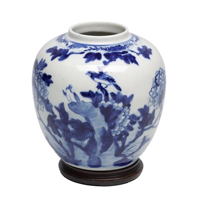 Lot 805 - A 19TH CENTURY CHINESE BLUE AND WHITE PORCELAIN GINGER JAR ON A HARDWOOD STAND