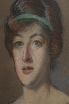 Lot 887 - REGINALD GRANGE BRUNDRIT (BRITISH, 1883-1960) AN EARLY 20TH CENTURY PASTEL PORTRAIT OF A LADY
