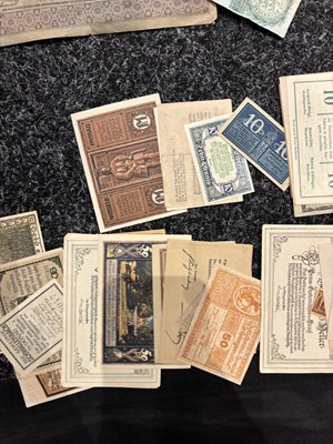 Lot 161 - A COLLECTION OF WORLD BANKNOTES AND EMERGENCY ISSUE NOTES