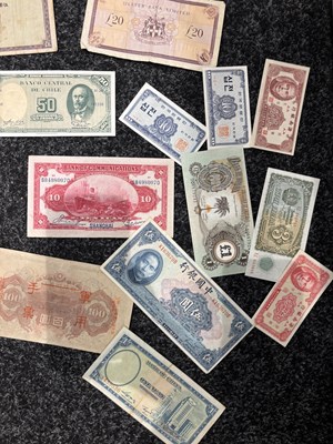 Lot 161 - A COLLECTION OF WORLD BANKNOTES AND EMERGENCY ISSUE NOTES