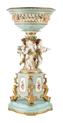 Lot 648 - A LARGE AND IMPRESSIVE 20TH CENTURY CONTINENTAL MEISSEN STYLE PORCELAIN CENTRE PIECE