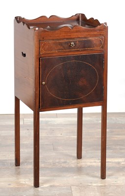 Lot 1510 - A GEORGE III MAHOGANY BEDSIDE COMMODE