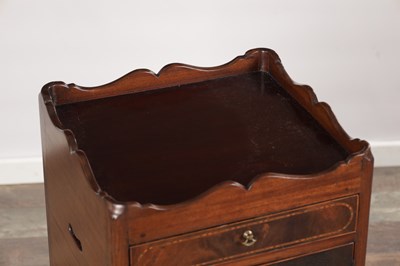 Lot 1510 - A GEORGE III MAHOGANY BEDSIDE COMMODE